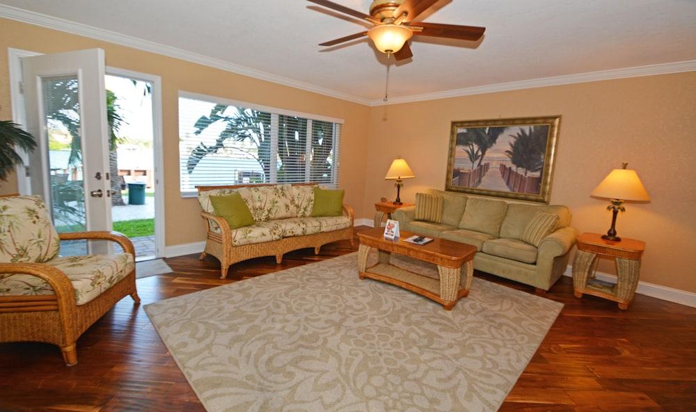 Westwinds Waterfront Resort St. Pete Beach Dış mekan fotoğraf