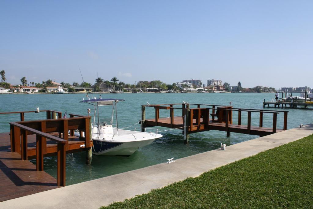 Westwinds Waterfront Resort St. Pete Beach Oda fotoğraf