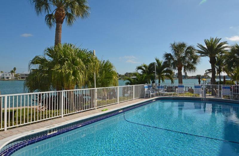 Westwinds Waterfront Resort St. Pete Beach Dış mekan fotoğraf