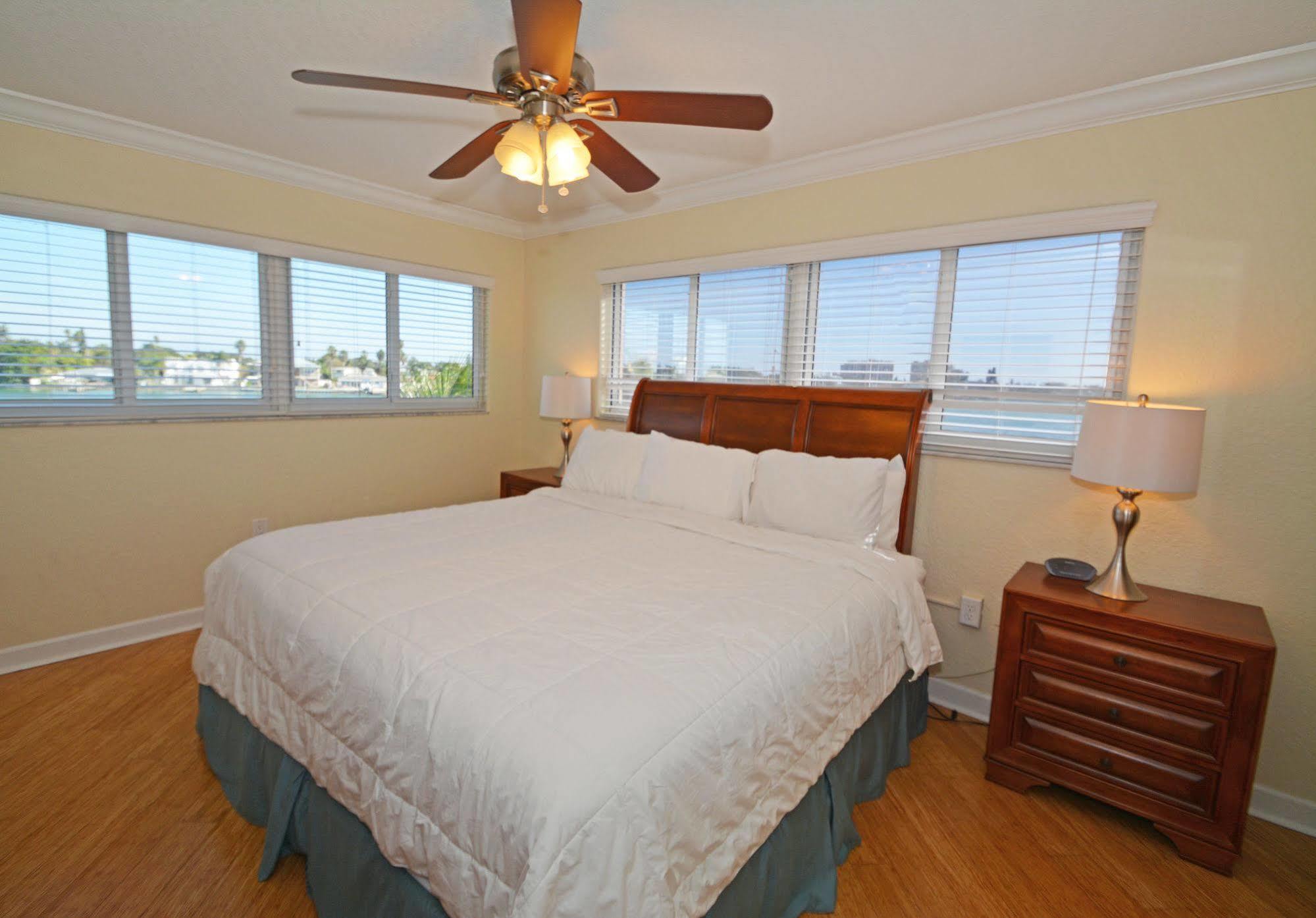 Westwinds Waterfront Resort St. Pete Beach Dış mekan fotoğraf